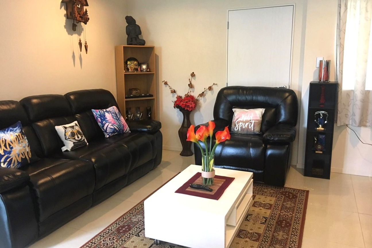 Henderson-3 bedroom house, the rent includes water usage bills. - Aanzicht 3