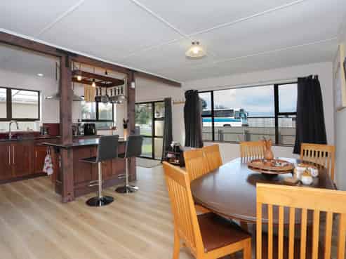 158 High Street, Bulls