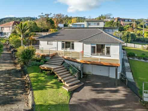 15 Punga Grove Avenue, Riverside