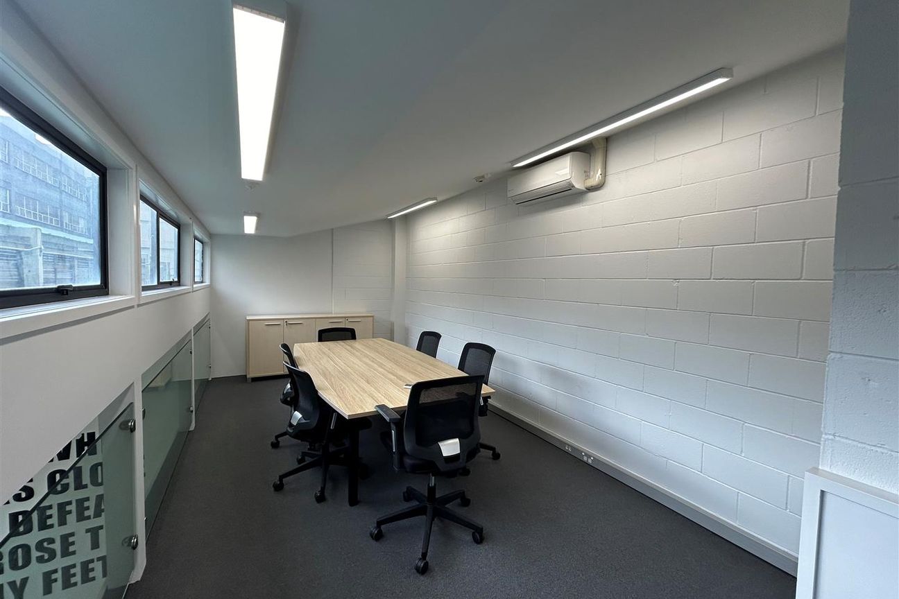 Savills - Contemporary Newmarket Space - Bild 5