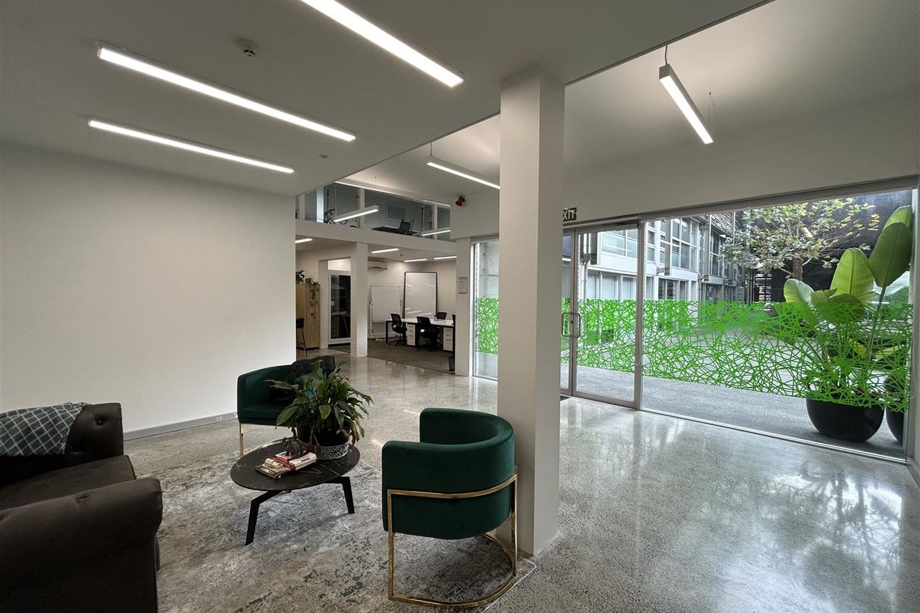 Savills - Contemporary Newmarket Space - Bild 2