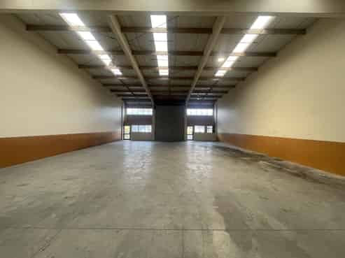 Full drive-through warehouse