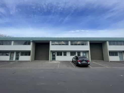 Full drive-through warehouse