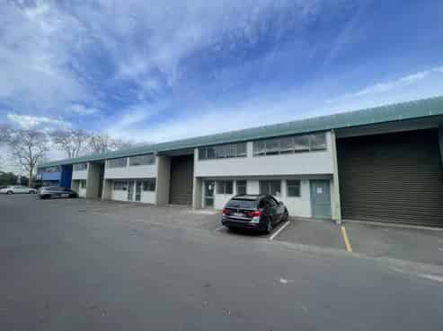Full drive-through warehouse