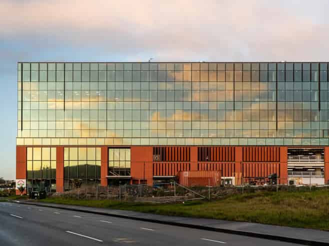 NORTH SHORE'S NEWEST OFFICE BUILDING

 
