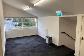 Lease the first floor - coffee and bakery below
