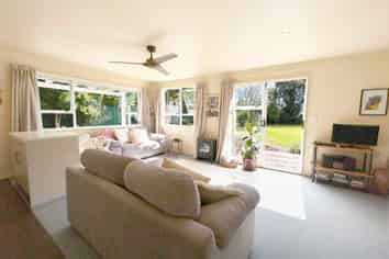 8 Pohutukawa Avenue, Kaiaua