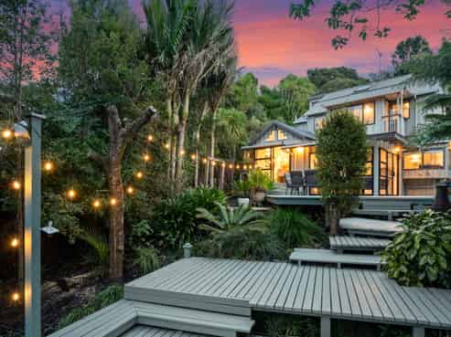 10 Raroa Terrace, Waiatarua