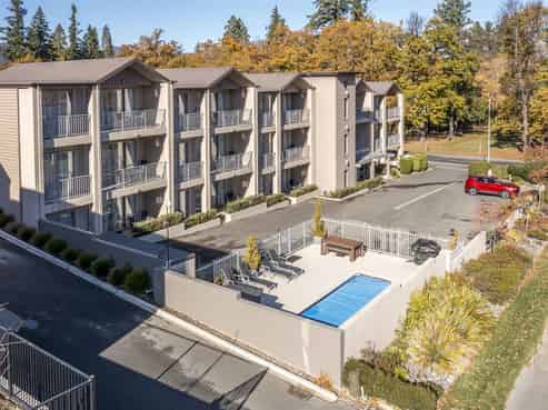 Live-in Management opportunity
