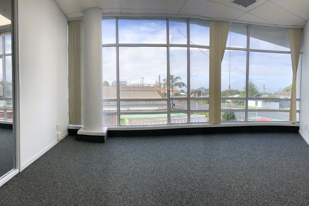 Versatile and Well Equipped Office | 250 m² - Περισσότερα