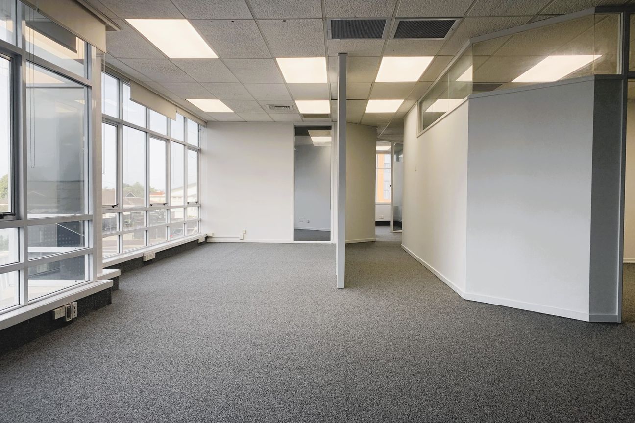 Versatile and Well Equipped Office | 250 m² - Όψη 3