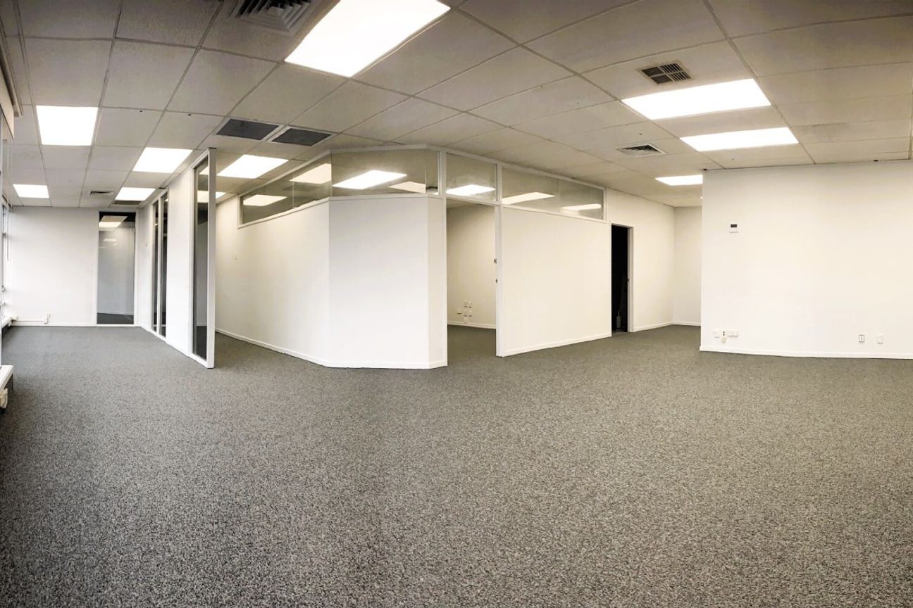 Versatile and Well Equipped Office | 250 m² - Όψη 2