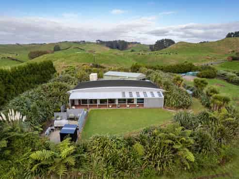 756 Upland Road, Egmont Village