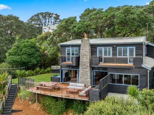 84 Domain Crescent, Muriwai
