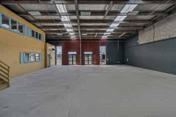 Prime Warehouse & Office - Close to the Airport