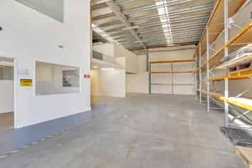 Top location, 50/50 split warehouse and office