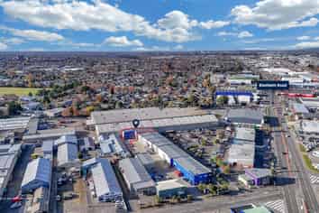Top location, 50/50 split warehouse and office