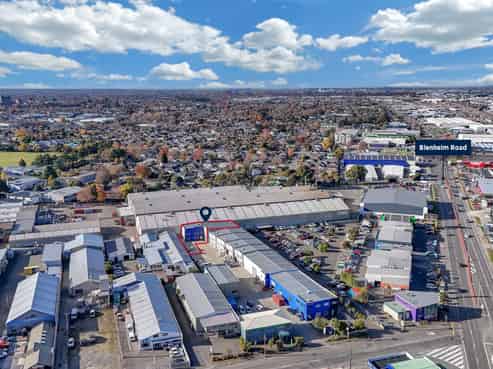Top location, 50/50 split warehouse and office