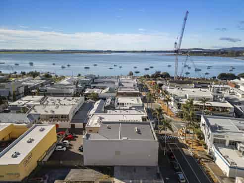 Character gem in central CBD with option to occupy