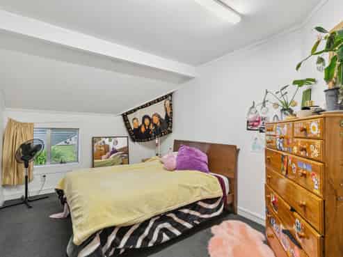 305 Mansfield Street, Newtown