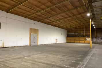 Spacious Warehouse for Lease