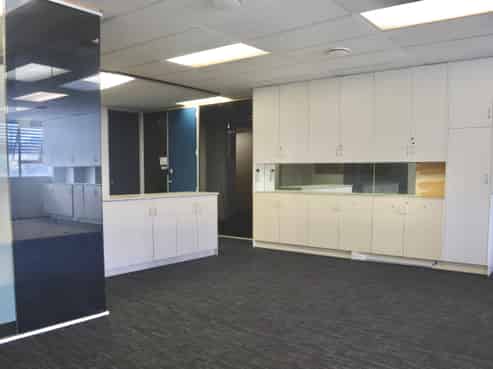 150 sqm Street Front Office/Retail in Epsom