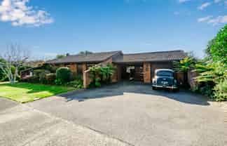 1 Manu Grove, Waikanae