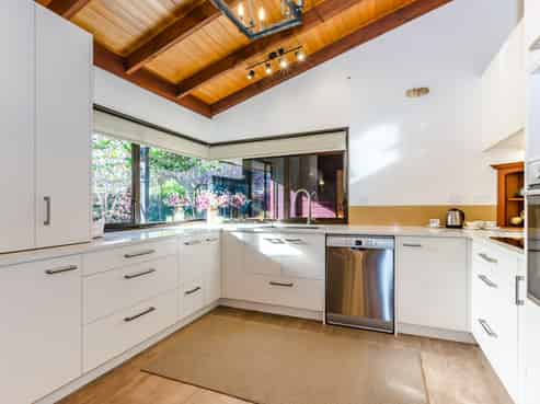 1 Manu Grove, Waikanae