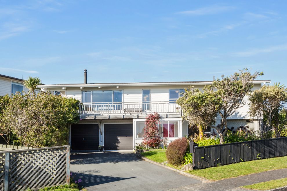 2 Forth Place, Papakowhai, Porirua City For Sale realestate.co.nz