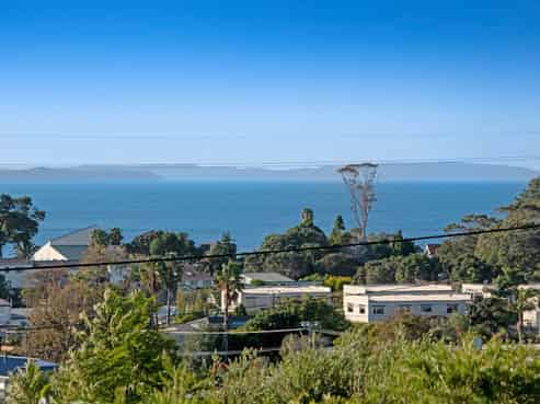 33 Surf Road, Stanmore Bay