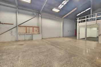 Versatile warehouse plus showroom/office in Parnel