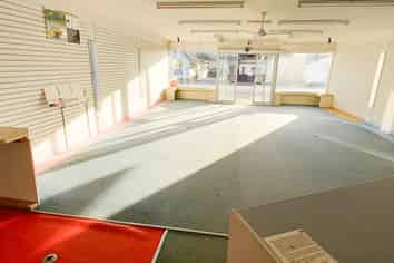 Well Positioned Versatile Commercial Space