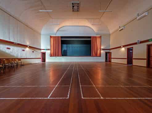 High Street haven with majestic hall