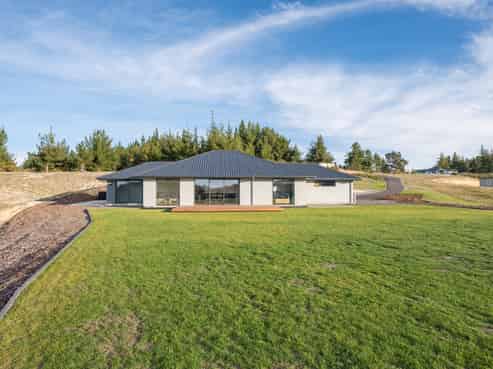 236 Bronte Road West, Mahana