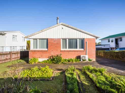 59 Waihora Crescent, Waitangirua