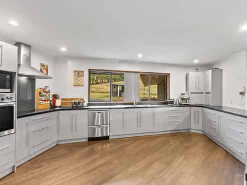 1092 The Peaks Road, Hawarden