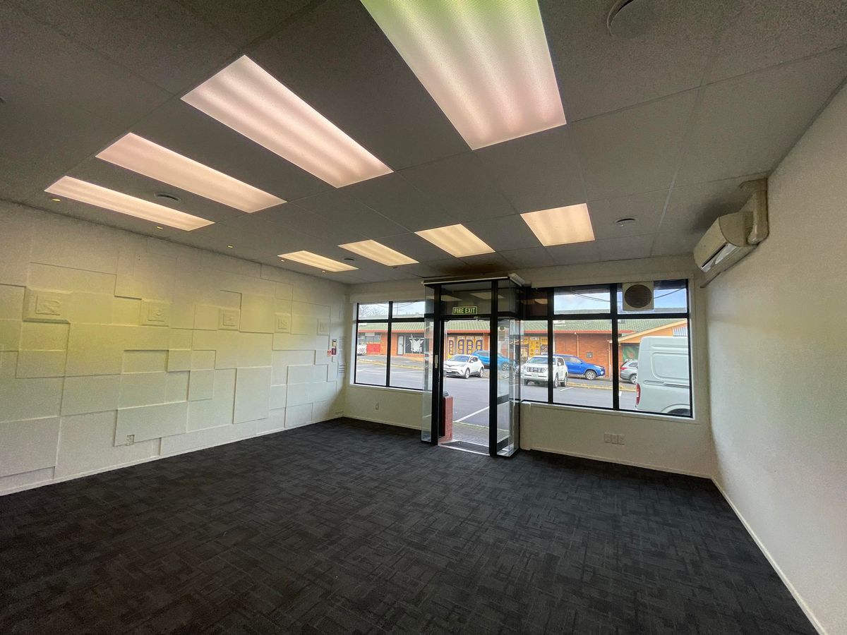 Great Investment Opportunity in Busy Area! - Më shumë