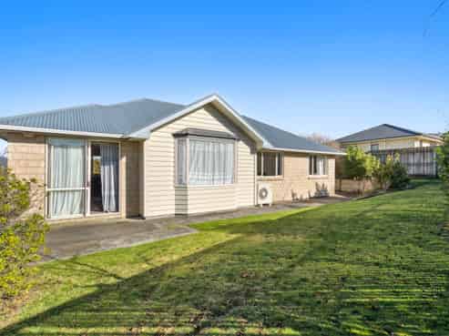 1 James Nairn Grove, Riverstone Terraces