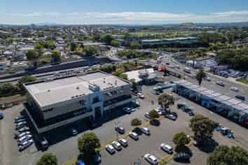 Greenlane Retail - Prime Location