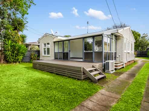 39 Kawiti Avenue, Point England