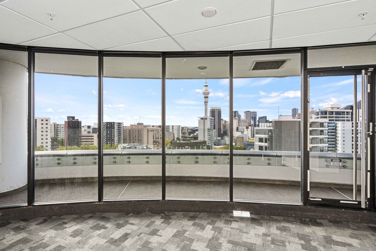 Top Floor Office - Views & Parking - Vista 3