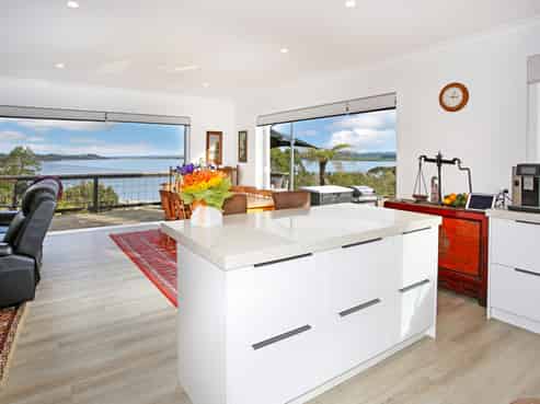 50 Ronald Avenue, Glenbrook
