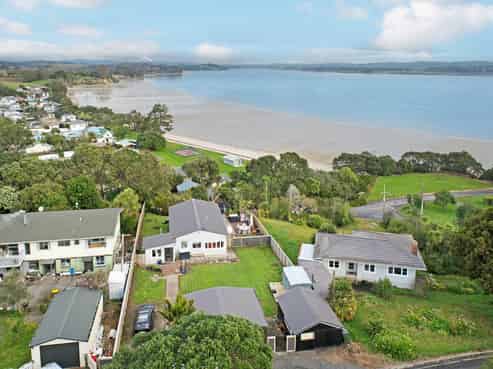 50 Ronald Avenue, Glenbrook
