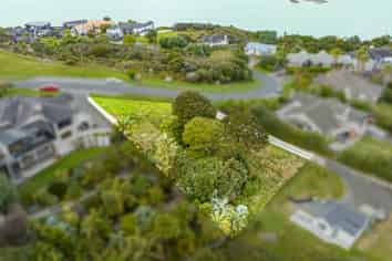 28 Beauvoir Avenue, Matakatia