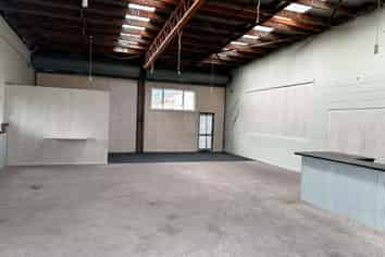 Flexible premise alongside Rivers Cafe
