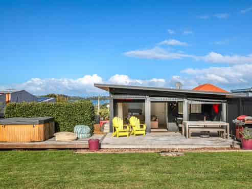 8 Nikau Road, Oneroa