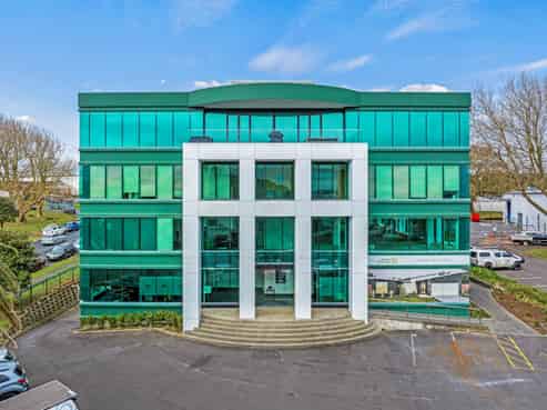 BEST OFFICE BUILDING IN THE BEST STREET
