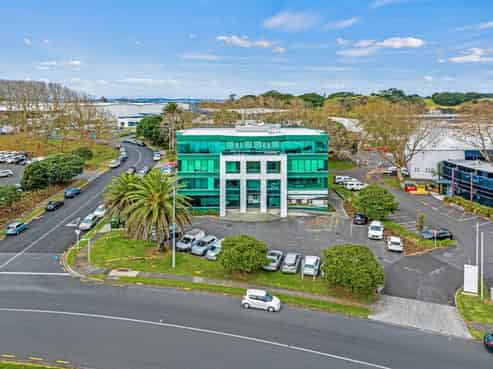 BEST OFFICE BUILDING IN THE BEST STREET
