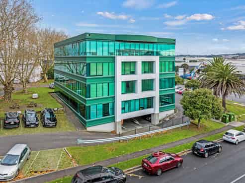 BEST OFFICE BUILDING IN THE BEST STREET
