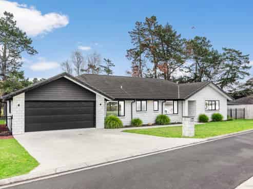 11 Glory Way, Buckland